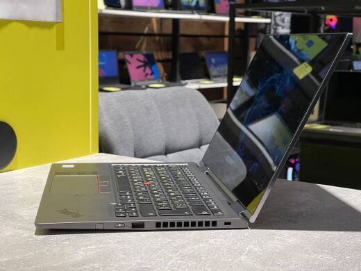 Ноутбук-трансформер Lenovo ThinkPad X13 Yoga G1 / 13.3" (1920x1080) IPS Touch / Intel Core i7-10510U (4 (8) ядра по 1.8 - 4.9 GHz) / 8 GB DDR4 / 240 GB SSD / Intel UHD Graphics / WebCam / 3G