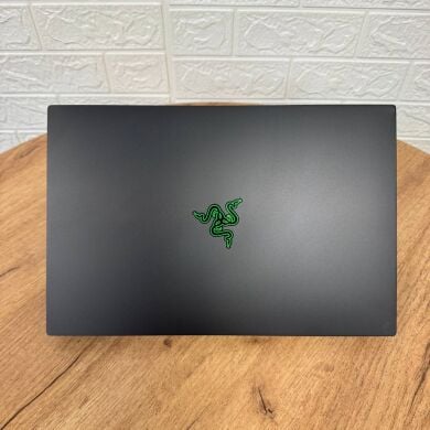 Ігровий ноутбук Б-клас Razer Blade 15 RZ09-0300 / 15.6" (1920x1080) IPS / Intel Core i7-9750H (6 (12) ядер по 2.6 - 4.5 GHz) / 16 GB DDR4 / 120 GB SSD + 1000 GB HDD / nVidia GeForce GTX 1660 Ti, 6 GB GDDR6, 192-bit / WebCam