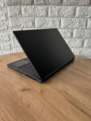 Ігровий ноутбук Б-клас MSI GS66 Stealth 10SF / 15.6" (1920x1080) IPS / Intel Core i7-10750H (6 (12) ядер по 2.6 - 5.0 GHz) / 16 GB DDR4 / 512 GB SSD / nVidia GeForce RTX 2070 Max-Q, 8 GB GDDR6, 256-bit / WebCam