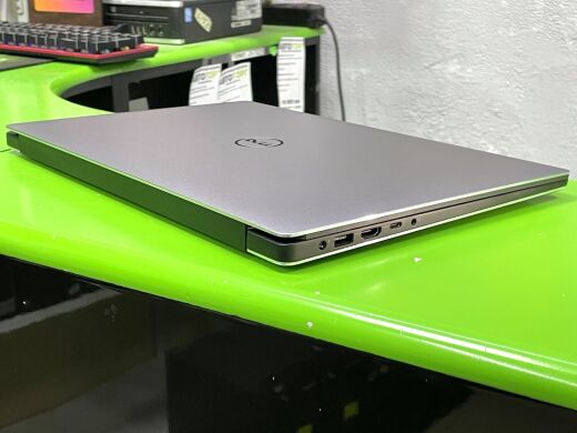 Игровой ноутбук Dell XPS 15 9560 / 15.6" (1920x1080) IPS / Intel Core i7-7700HQ (4 (8) ядра по 2.8 - 3.8 GHz) / 16 GB DDR4 / 500 GB SSD / nVidia GeForce GTX 1050 Ti, 4 GB GDDR5, 128-bit / WebCam / HDMI / Win10 Pro