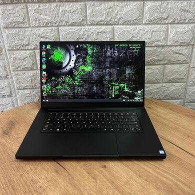 Ігровий ноутбук Б-клас Razer Blade 15 RZ09-0300 / 15.6" (1920x1080) IPS / Intel Core i7-9750H (6 (12) ядер по 2.6 - 4.5 GHz) / 16 GB DDR4 / 128 GB SSD M.2 + 1000 GB HDD / nVidia GeForce RTX 2060, 6 GB GDDR6, 192-bit / WebCam