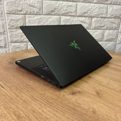 Ігровий ноутбук Б-клас Razer Blade 15 RZ09-0300 / 15.6" (1920x1080) IPS / Intel Core i7-9750H (6 (12) ядер по 2.6 - 4.5 GHz) / 16 GB DDR4 / 128 GB SSD M.2 + 1000 GB HDD / nVidia GeForce RTX 2060, 6 GB GDDR6, 192-bit / WebCam