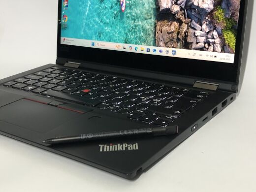 Ультрабук-трансформер Б-класс Lenovo ThinkPad X13 Yoga G1 / 13.3" (1920x1080) IPS Touch / Intel Core i5-10210U (4 (8) ядра по 1.6 - 4.2 GHz) / 8 GB DDR4 / 256 GB SSD / Intel UHD Graphics / WebCam / Win 10 Pro