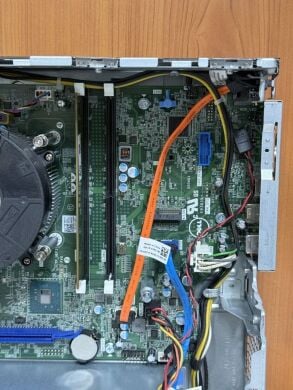 Компьютер Dell OptiPlex 3050 SFF / Intel Core i5-6500 (4 ядра по 3.2 - 3.6 GHz) / 16 GB DDR4 / 250 GB SSD / Intel HD Graphics 530 / 180W / DisplayPort / HDMI