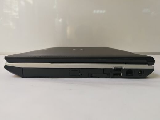 Ноутбук Fujitsu Lifebook S751 / 15.6" / Intel Core i5-2520M (2 (4) ядра по 2.5 - 3.2 GHz) / 6 GB DDR3/ 120 GB SSD NEW / Intel HD Graphics 3000/ WebCam