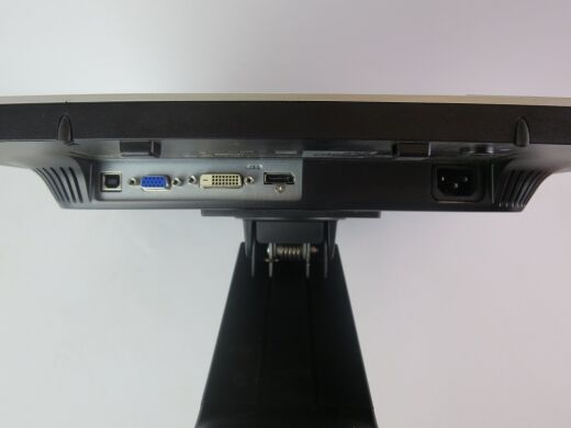 HP Compaq LA1956x / 19'' LED / 1280x1024 (5:4) / яскравість 250 кд/м2 / матове покриття / відгук 5 мс / VESA 100x100 мм / VGA, DVI, DP, USB hub / проф. нога / 2013 р.