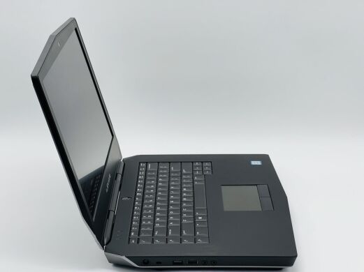 Ігровий ноутбук Dell Alienware 15 R2 / 15.6" (1920x1080) IPS / Intel Core i7-6700HQ (4 (8) ядра по 2.6 - 3.5 GHz) / 16 GB DDR4 / 240 GB SSD + 500 GB HDD / nVidia GeForce GTX 970M, 3 GB GDDR5, 192-bit / WebCam Ігровий ноутбук Dell Alienware 15 R2 / 15.6" (1920x1080) IPS / Intel Core i7-6700HQ (4 (8) ядра по 2.6 - 3.5 GHz) / 16 GB DDR4 / 240 GB SSD + 500 GB HDD / nVidia GeForce GTX 970M, 3 GB GDDR5, 192-bit / WebCam