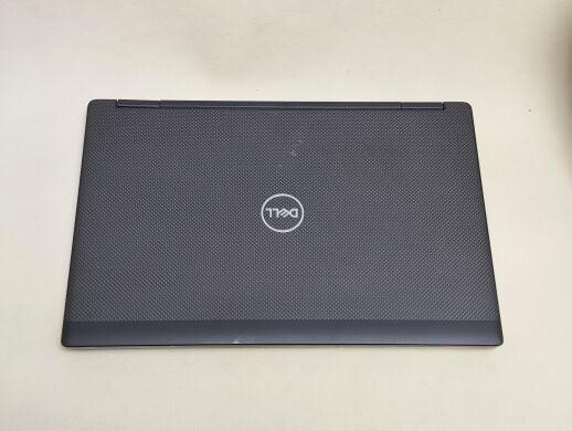 Мобільна робоча станція Dell Precision 7530 / 15.6" (1920x1080) IPS / Intel Core i9-8950HK (6 (12) ядер по 2.9 - 4.8 GHz) / 16 GB DDR4 / 256 GB SSD / nVidia Quadro P1000, 4 GB GDDR5, 128-bit / WebCam