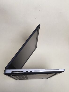 Мобільна робоча станція Dell Precision 7530 / 15.6" (1920x1080) IPS / Intel Core i9-8950HK (6 (12) ядер по 2.9 - 4.8 GHz) / 16 GB DDR4 / 256 GB SSD / nVidia Quadro P1000, 4 GB GDDR5, 128-bit / WebCam