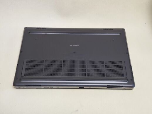 Мобільна робоча станція Dell Precision 7530 / 15.6" (1920x1080) IPS / Intel Core i9-8950HK (6 (12) ядер по 2.9 - 4.8 GHz) / 16 GB DDR4 / 256 GB SSD / nVidia Quadro P1000, 4 GB GDDR5, 128-bit / WebCam