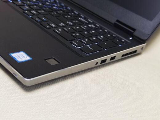 Мобільна робоча станція Dell Precision 7530 / 15.6" (1920x1080) IPS / Intel Core i9-8950HK (6 (12) ядер по 2.9 - 4.8 GHz) / 16 GB DDR4 / 256 GB SSD / nVidia Quadro P1000, 4 GB GDDR5, 128-bit / WebCam