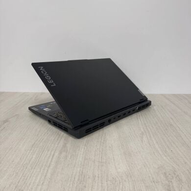 Игровой ноутбук Lenovo Legion Pro 5 16IRX8 / 16" (2560x1600) IPS / Intel Core i7-13700HX (16 (24) ядра по 3.7 - 5.0 GHz) / 16 GB DDR5 / 512 GB SSD / nVidia GeForce RTX 4070, 8 GB GDDR6, 128-bit / WebCam Игровой ноутбук Lenovo Legion Pro 5 16IRX8 / 16" (2560x1600) IPS / Intel Core i7-13700HX (16 (24) ядра по 3.7 - 5.0 GHz) / 16 GB DDR5 / 512 GB SSD / nVidia GeForce RTX 4070, 8 GB GDDR6, 128-bit / WebCam