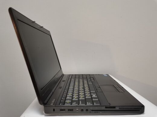 Мобильная рабочая станция Б-класс Dell Precision M4600 / 15.6" (1920x1080) IPS / Intel Core i7-2760QM (4 (8) ядра по 2.4 - 3.5 GHz) / 16 GB DDR3 / 240 GB SSD / nVidia Quadro 2000M, 2 GB DDR3, 128-bit / WebCam / АКБ не держит