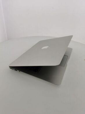 Ноутбук Apple MacBook Air A1466 (2015 year) / 13.3" (1440x900) IPS / Intel Core i7-5650U (2 (4) ядра по 2.2 - 3.1 GHz) / 8 GB DDR3 / 256 GB SSD / Intel HD Graphics 6000 / WebCam 