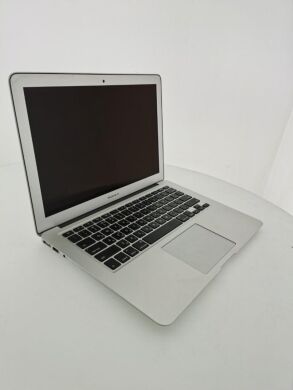Ноутбук Apple MacBook Air A1466 (2015 year) / 13.3" (1440x900) IPS / Intel Core i7-5650U (2 (4) ядра по 2.2 - 3.1 GHz) / 8 GB DDR3 / 256 GB SSD / Intel HD Graphics 6000 / WebCam 