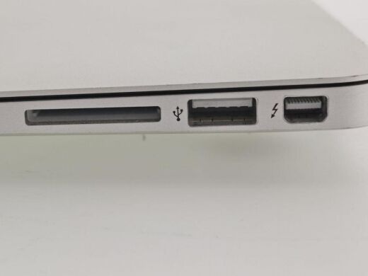 Ноутбук Apple MacBook Air A1466 (2015 year) / 13.3" (1440x900) IPS / Intel Core i7-5650U (2 (4) ядра по 2.2 - 3.1 GHz) / 8 GB DDR3 / 256 GB SSD / Intel HD Graphics 6000 / WebCam 
