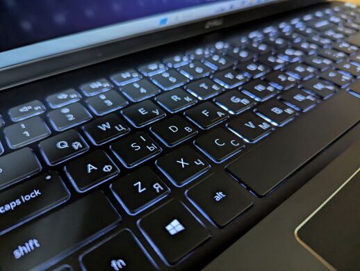 Ноутбук Б-класс Dell Vostro 5502 / 15.6" (1920x1080) IPS / Intel Core i7-1165G7 (4 (8) ядра по 2.8 - 4.7 GHz) / 16 GB DDR4 / 512 GB SSD / nVidia GeForce MX330, 2 GB GDDR5, 64-bit / WebCam / TouchID / Windows 11