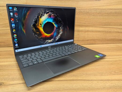 Ноутбук Б-класс Dell Vostro 5502 / 15.6" (1920x1080) IPS / Intel Core i7-1165G7 (4 (8) ядра по 2.8 - 4.7 GHz) / 16 GB DDR4 / 512 GB SSD / nVidia GeForce MX330, 2 GB GDDR5, 64-bit / WebCam / TouchID / Windows 11