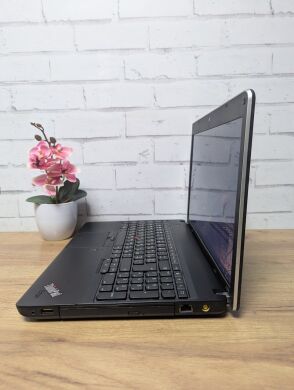 Ноутбук Б-класс Lenovo ThinkPad E535 / 15.6" (1366x768) TN / AMD A8-4500M (4 ядра по 1.9 - 2.8 GHz) / 8 GB DDR3 / 240 GB SSD / AMD Radeon HD 7640G Graphics / WebCam