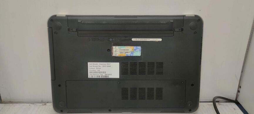 Ноутбук Dell Inspiron 15R-5537 / 15.6" (1366x768) TN / Intel Core i5-4200U (2 (4) ядра по 1.6 - 2.6 GHz) / 8 GB DDR3 / 500 GB HDD / Intel&nbsp;HD Graphics 4400 / WebCam / АКБ не тримає