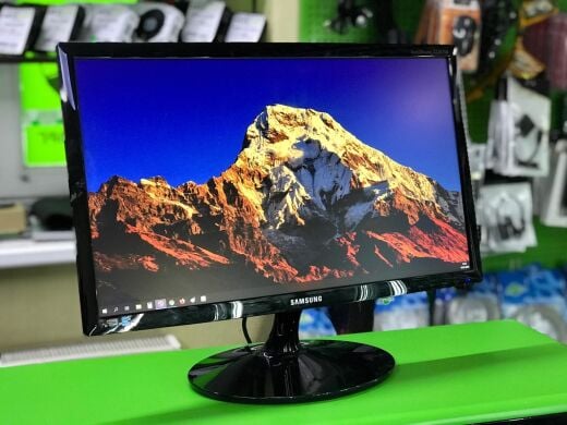 Samsung S22B300 / 22" (1920x1080) LED TN+film / VGA