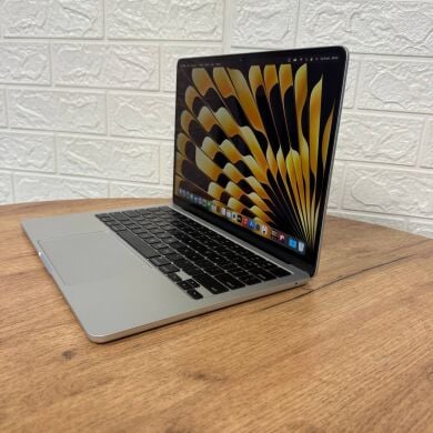 Ультрабук Б-класс Apple MacBook Air 2022 A2681 / 13.6" (2560x1664) IPS / Apple M2 (8 ядер по 3.5 GHz) / 8 GB DDR5 / 250 GB SSD / Apple M2 Graphics / WebCam / MacOS Ультрабук Б-класс Apple MacBook Air 2022 A2681 / 13.6" (2560x1664) IPS / Apple M2 (8 ядер по 3.5 GHz) / 8 GB DDR5 / 250 GB SSD / Apple M2 Graphics / WebCam / MacOS