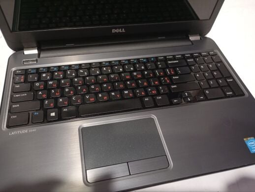 Ноутбук Б-класс Dell Latitude 3540 / 15.6" (1366x768) TN / Intel Core i3-4030U (2 (4) ядра по 1.9 GHz) / 8 GB DDR3 / 256 GB SSD / Intel HD Graphics 4400 / WebCam / DVD-RW