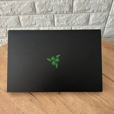 Ігровий ноутбук Razer Blade 15 RZ09-0300 / 15.6" (1920x1080) IPS / Intel Core i7-9750H (6 (12) ядер по 2.6 - 4.5 GHz) / 16 GB DDR4 / 256 GB SSD / nVidia GeForce GTX 1660 Ti, 6 GB GDDR6, 192-bit / WebCam