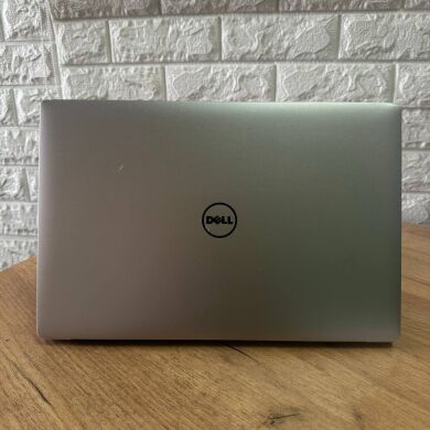 Игровой ноутбук Б-класс Dell XPS 15 9550 / 15.6" (3840x2160) IPS Touch / Intel Core i5-6300HQ (4 ядра по 2.3 - 3.2 GHz) / 8 GB DDR4 / 256 GB SSD M.2 / nVidia GeForce GTX 960M, 2 GB GDDR5, 128-bit / WebCam