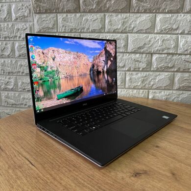 Игровой ноутбук Б-класс Dell XPS 15 9550 / 15.6" (3840x2160) IPS Touch / Intel Core i5-6300HQ (4 ядра по 2.3 - 3.2 GHz) / 8 GB DDR4 / 256 GB SSD M.2 / nVidia GeForce GTX 960M, 2 GB GDDR5, 128-bit / WebCam