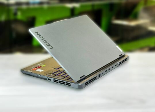 Ігровий ноутбук Lenovo Legion 5 Pro 16ARX8 / 16" (2560x1600) IPS / AMD Ryzen 5 7645HX (6 (12) ядер по 4.0 - 5.0 GHz) / 16 GB DDR5 / 512 GB SSD M.2 / nVidia GeForce RTX 4050, 6 GB GDDR6, 96-bit / WebCam / Win 11 Home