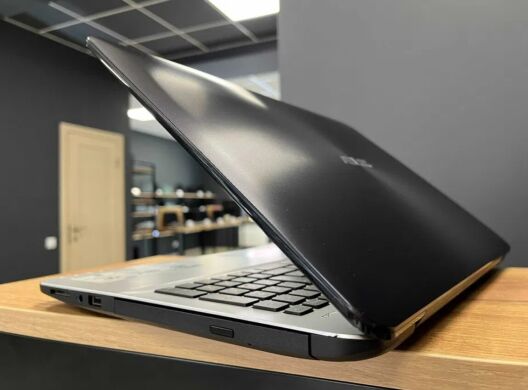 Ігровий ноутбук Asus X555L / 15.6" (1366x768) TN / Intel Core i5-5200U (2 (4) ядра по 2.2 - 2.7 GHz) / 8 GB DDR3 / 250 GB SSD / nVidia GeForce 940M, 2 GB DDR3, 64-bit / WebCam / DVD-ROM / Win 10 Home