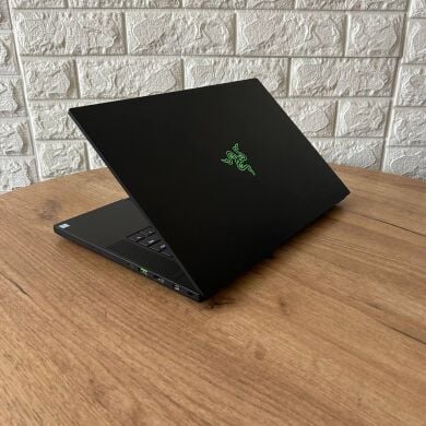 Ігровий ноутбук Razer Blade 15 RZ09-0300 / 15.6" (1920x1080) IPS / Intel Core i7-9750H (6 (12) ядер по 2.6 - 4.5 GHz) / 16 GB DDR4 / 256 GB SSD / nVidia GeForce GTX 1660 Ti, 6 GB GDDR6, 192-bit / WebCam