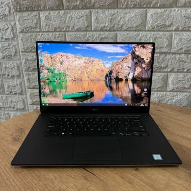 Игровой ноутбук Б-класс Dell XPS 15 9550 / 15.6" (3840x2160) IPS Touch / Intel Core i5-6300HQ (4 ядра по 2.3 - 3.2 GHz) / 8 GB DDR4 / 256 GB SSD M.2 / nVidia GeForce GTX 960M, 2 GB GDDR5, 128-bit / WebCam