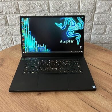 Ігровий ноутбук Razer Blade 15 RZ09-0300 / 15.6" (1920x1080) IPS / Intel Core i7-9750H (6 (12) ядер по 2.6 - 4.5 GHz) / 16 GB DDR4 / 256 GB SSD / nVidia GeForce GTX 1660 Ti, 6 GB GDDR6, 192-bit / WebCam