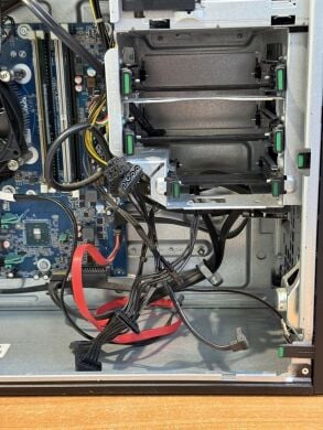 Комп'ютер Б-клас HP Z240 Workstation Tower / Intel Core i7-6700 (4 (8) ядра по 3.4 - 4.0 GHz) / 8 GB DDR4 / 500 GB SSD / Intel HD Graphics 530 / 400W / DVD-ROM / DisplayPort