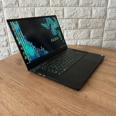 Ігровий ноутбук Razer Blade 15 RZ09-0300 / 15.6" (1920x1080) IPS / Intel Core i7-9750H (6 (12) ядер по 2.6 - 4.5 GHz) / 16 GB DDR4 / 256 GB SSD / nVidia GeForce GTX 1660 Ti, 6 GB GDDR6, 192-bit / WebCam