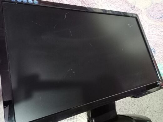 Комплект ПК Б-класс: Fujitsu Esprimo E500 E85+ SFF / Intel Core i3-2120 (2 (4) ядра по 3.3 GHz) / 8 GB DDR3 / 250 GB HDD / Intel HD Graphics 2000 / DVD-ROM + Монитор BenQ G2020HD / 20" (1600x900) TN / 1x DVI, 1x VGA / VESA 100x100