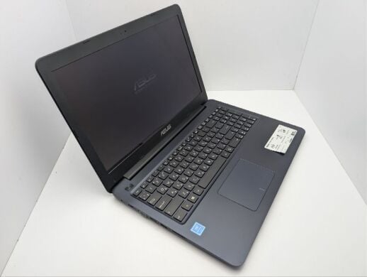 Ноутбук Asus E502S Black / 15.6" (1366x768) TN / Intel Pentium N3700 (4 ядра по 1.6 - 2.4 GHz) / 4 GB DDR3 / 120 GB SSD / Intel HD Graphics / WebCam