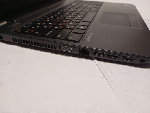 Ноутбук Б-класс Dell Latitude 3540 / 15.6" (1366x768) TN / Intel Core i3-4030U (2 (4) ядра по 1.9 GHz) / 8 GB DDR3 / 256 GB SSD / Intel HD Graphics 4400 / WebCam / DVD-RW