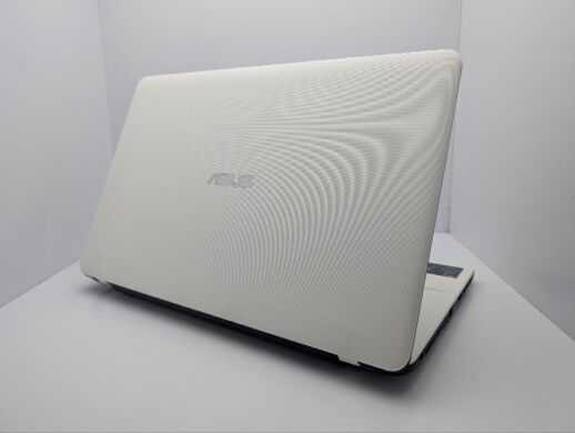 Ноутбук Asus F751M / 17.3" (1600x900) TN / Intel Pentium N3530 (4 ядра по 2.16 - 2.58 GHz) / 8 GB DDR3 / 120 GB SSD / Intel HD Graphics / WebCam / DVD-ROM