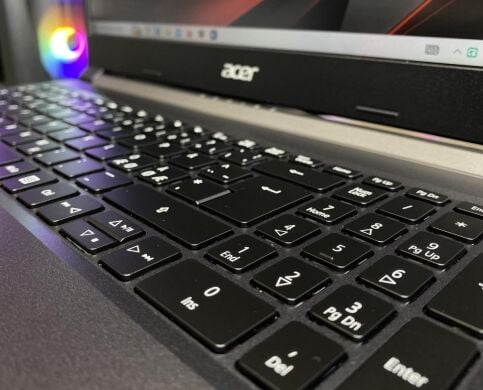 Ігровий ноутбук Acer Aspire 7 A715 / 15.6" (1920x1080) IPS / AMD Ryzen 5 5500U (6 (12) ядер по 2.1 - 4.0 GHz) / 8 GB DDR4 / 512 GB SSD / nVidia GeForce GTX 1650, 4 GB GDDR5, 128-bit / WebCam