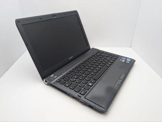 Ноутбук Sony VPC S13 / 13.3" (1366x768) TN / Intel Core i5-580M (2 (4) ядра по 2.6 - 3.3 GHz) / 6 GB DDR3 / 500 GB HDD / nVidia GeForce 310M, 512 MB GDDR3, 64-bit / WebCam / DVD-ROM