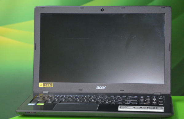 Игровой ноутбук Acer Aspire E5-575G-3138 / 15.6" (1366x768) TN LED / Intel Core i3-6006U (2 (4) ядра по 2.0 GHz) / 8 GB DDR4 / 128 GB SSD+1000 GB HDD / nVidia GeForce GTX 950M, 2 GB GDDR5, 128-bit / WebCam / DVD-RW