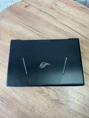 Ігровий ноутбук Asus ROG Strix GL702VI / 17.3" (1920x1080) IPS / Intel Core i7-7700HQ (4 (8) ядра по 2.8 - 3.8 GHz) / 32 GB DDR4 / 256 GB SSD M.2 + 2000 GB HDD / nVidia GeForce GTX 1080, 8 GB GDDR5X, 256-bit / WebCam