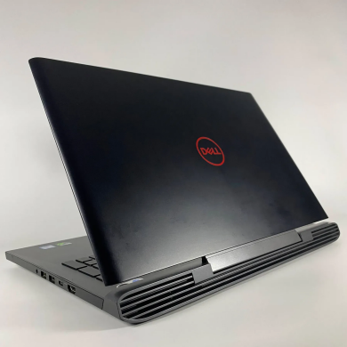 Ігровий ноутбук Dell Inspiron 7577 / 15.6" (3840x2160) IPS / Intel Core i7-7700HQ (4 (8) ядра по 2.8 - 3.8 GHz) / 16 GB DDR4 / 128 GB SSD + 1000 GB HDD / nVidia GeForce GTX 1060 Max-Q, 6 GB GDDR5, 192-bit / WebCam / TouchID