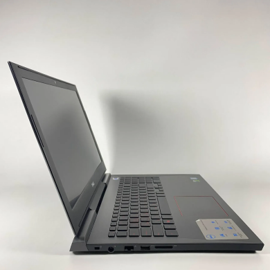 Ігровий ноутбук Dell Inspiron 7577 / 15.6" (3840x2160) IPS / Intel Core i7-7700HQ (4 (8) ядра по 2.8 - 3.8 GHz) / 16 GB DDR4 / 128 GB SSD + 1000 GB HDD / nVidia GeForce GTX 1060 Max-Q, 6 GB GDDR5, 192-bit / WebCam / TouchID