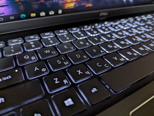 Игровой ноутбук Dell Vostro 7500 / 15.6" (1920x1080) IPS / Intel Core i7-10750H (6 (12) ядер по 2.6 - 5.0 GHz) / 16 GB DDR4 / 512 GB SSD / nVidia GeForce GTX 1650, 4 GB GDDR6, 128-bit / WebCam / TouchID / Windows 10