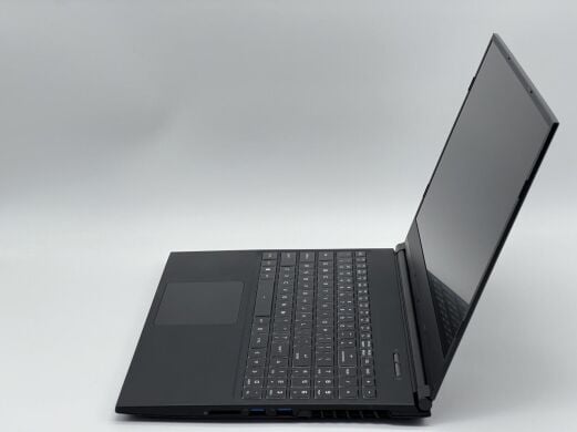 Ігровий ноутбук Maingear Vector MG-VCTR001 / 15.6" (1920x1080) IPS / Intel Core i7-9750H (6 (12) ядра по 2.6 - 4.5 GHz) / 16 GB DDR4 / 1000 GB SSD / nVidia GeForce GTX 1660 Ti, 6 GB GDDR6, 192-bit / WebCam