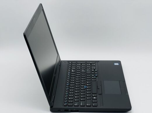 Мобільна робоча станція Dell Precision 3530 / 15.6" (1366x768) TN / Intel Core i7-8850H (6 (12) ядер по 2.6 - 4.3 GHz) / 16 GB DDR4 / 240 GB SSD / nVidia Quadro P600, 4 GB GDDR5, 128-bit / WebCam Мобільна робоча станція Dell Precision 3530 / 15.6" (1366x768) TN / Intel Core i7-8850H (6 (12) ядер по 2.6 - 4.3 GHz) / 16 GB DDR4 / 240 GB SSD / nVidia Quadro P600, 4 GB GDDR5, 128-bit / WebCam